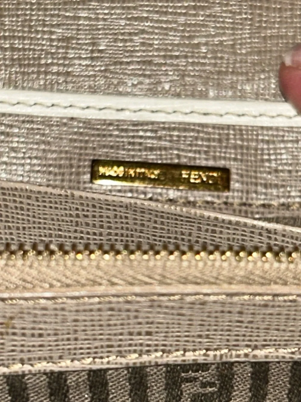 Fendi Black Leather V-Detail Wallet - Picture 7 of 12